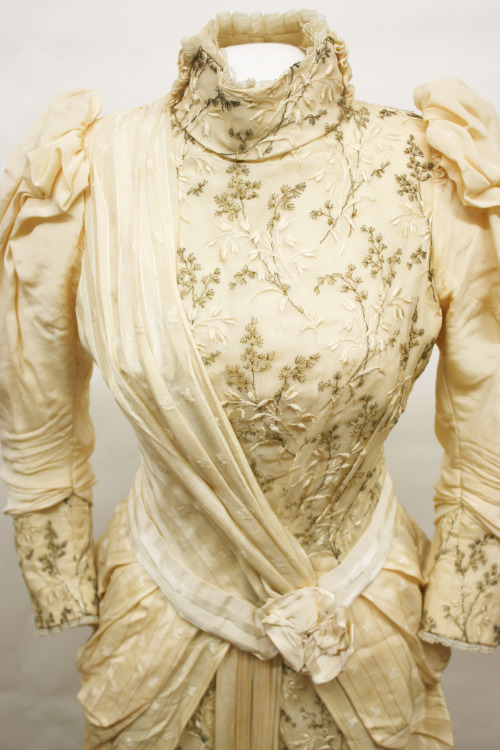 shewhoworshipscarlin:1) Wedding dress, 1806, USA.2) Wedding ensemble, 1828, England.3) Wedding gown,