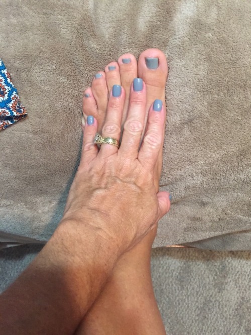 hellomylittlefeets: You may say why gray? Well the blue comes out tomorrow, Dallas Cowboys baby!