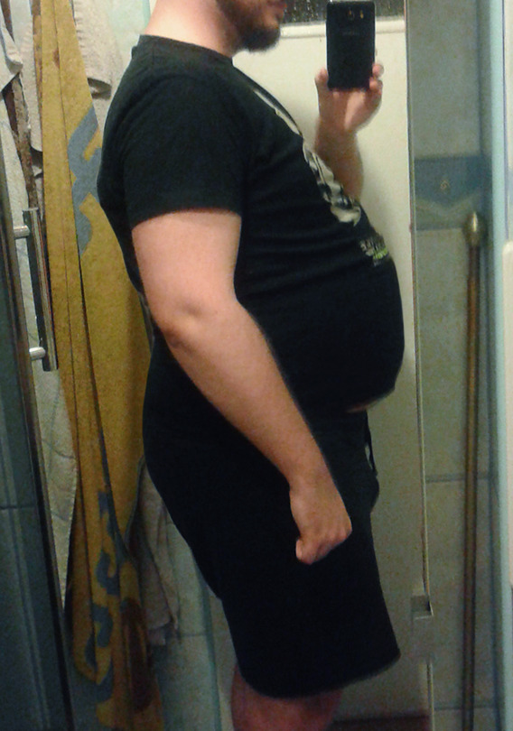 fatlazypanda:  3 beers, 1l pepsi and a large pizza later… I’m so bloated. 224