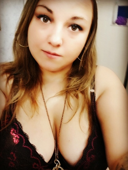 lawdawg14: keepitrealmom: Ok my wonderful lovely followers this is my BFF she’s very Shy &