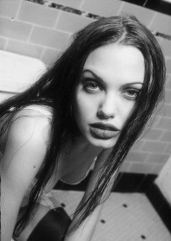 m0dern-nostalgia:Angelina Jolie: 90s.