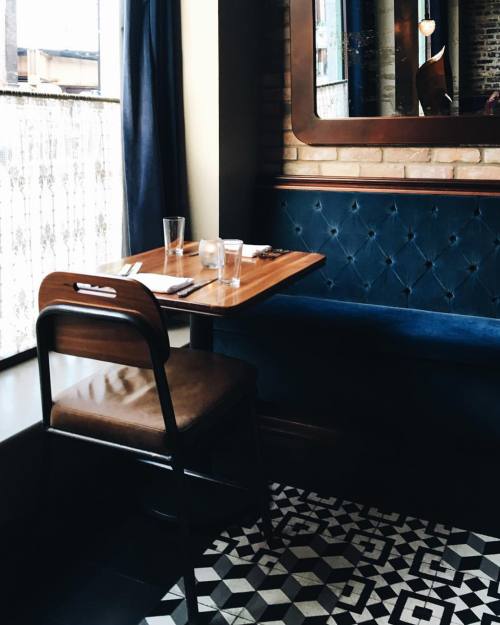 toujoursdramatique:I have hearts in my eyes because of these tile floors + that rich blue velvet. (a