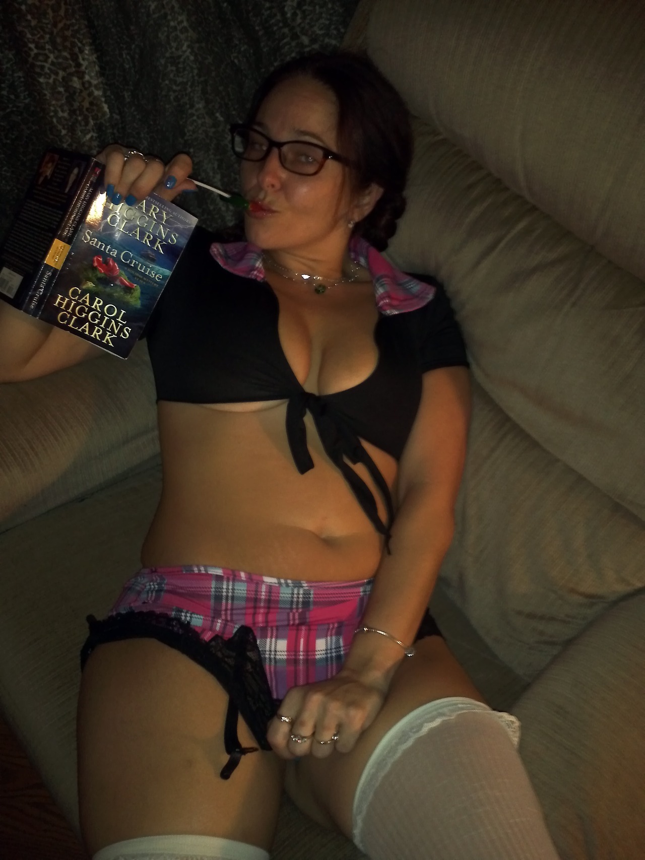snowflake-vixen:  the-pistol-n-snow-show:  Fuckin sexy!@snowflake-vixen  Daddys girl..