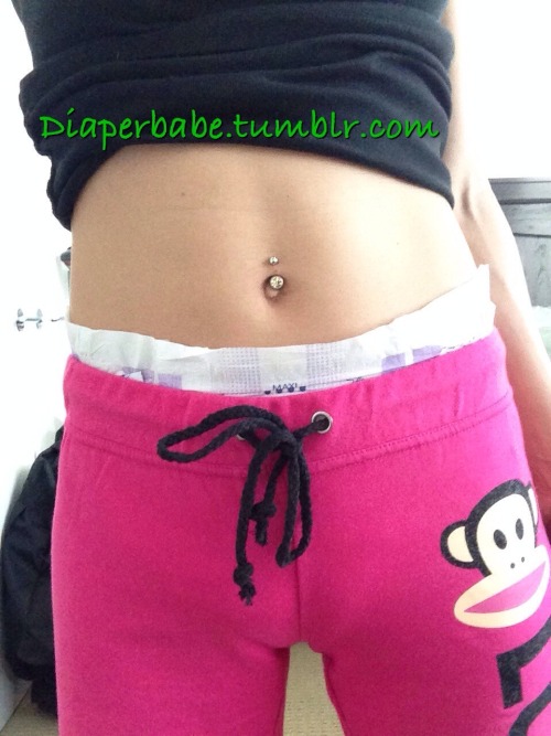 diaperbabe:  Showing off my TENA 