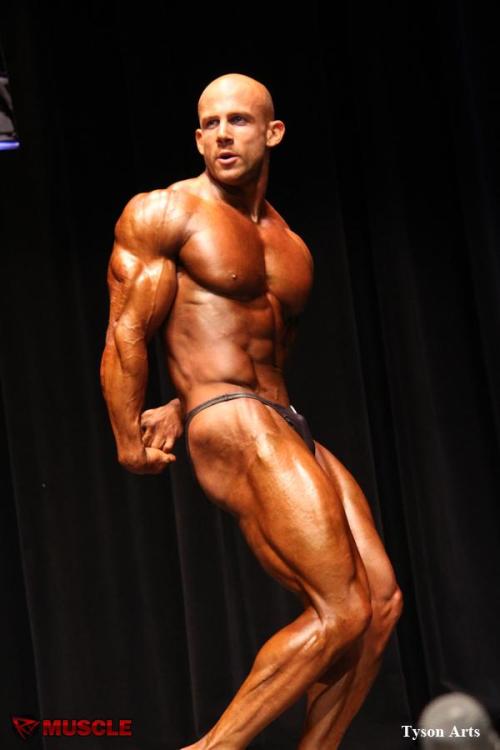 muscledlust:  Mmm…  lusting here.  Bald, handsome, sticky out ears, narrow waist, and ripped bod.  I want him.