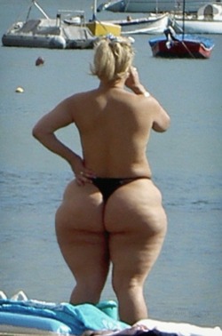 subtlefeeder:  Perfect beach body  Fantastic Huge Fat Beach Ass !!! Juicy !!!!