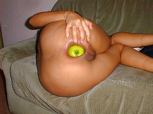 sluttyheaven:  Just a apple in her asshole