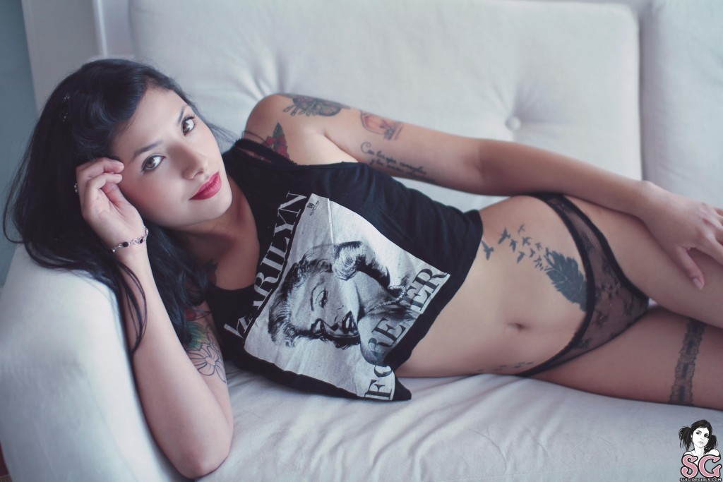 suicideburningangels:    Set of the dayCleoo – Diamond EyesFull set and download