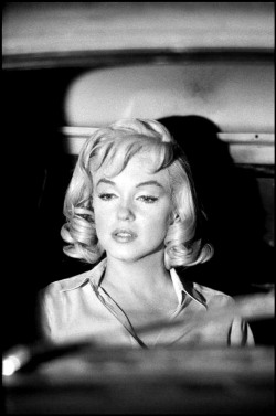 infinitemarilynmonroe:  Marilyn Monroe photographed