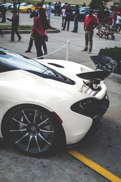 modernambition:  White Booty | MDRNA | Instagram