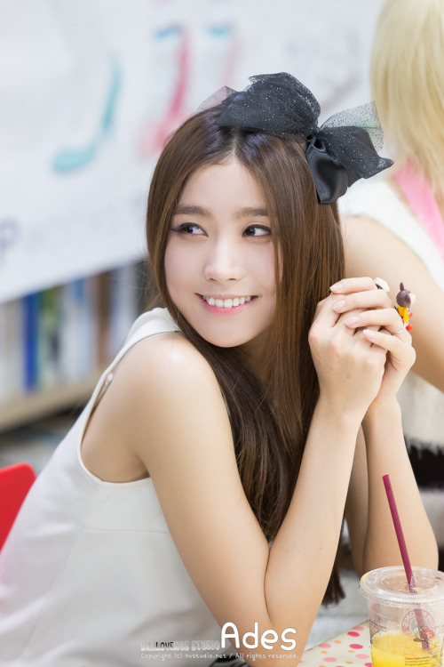 fyooyoung:130301 Daejun,Busan Fan Sign Eventcr : Ades