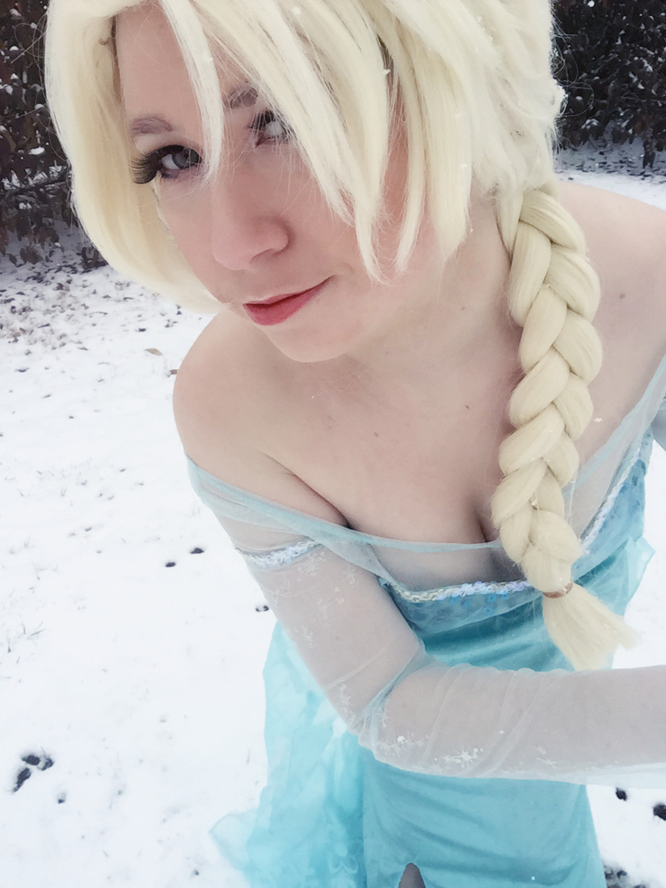 usatame:  Snow day? go out and play in cosplay of course…..lolHave some selfies