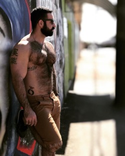 hairymacho:  http://hairymacho.tumblr.com/