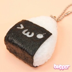 blippo-kawaii:  ❤ ONIGIRI SUSHI CHARM ❤ Decorate your bag or keys with this cute winking sushi keychain! Looks so yummy (“⌒∇⌒”)  See it here ► http://www.blippo.com/sushi-charm-onigiri.html