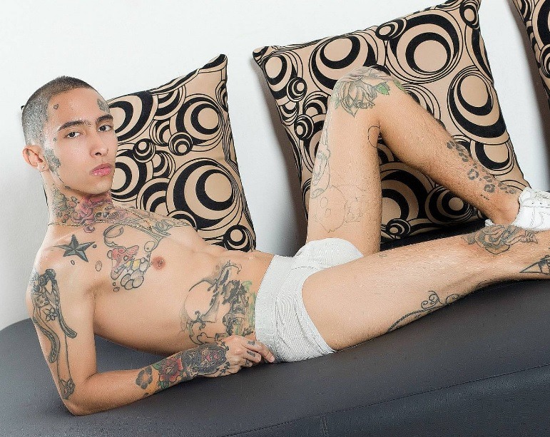 Watch live on cam Theo see this sexy tatted out latin boy now at www.gay-cams-live-webcams.com 