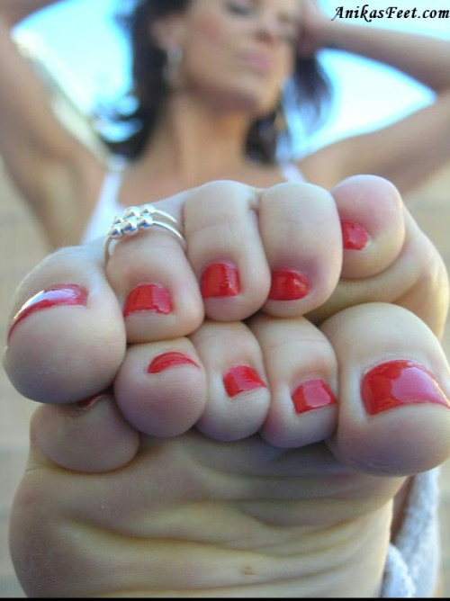 ilovestinkyfeet: adult photos