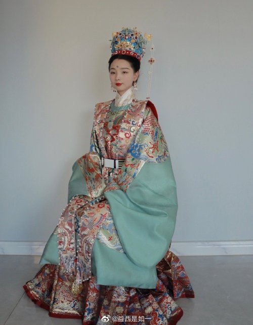 chinese wedding hanfu by 益西是如一