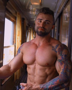 nicephysiques:  Павел Ведмидь (@neroaugustus_f3)