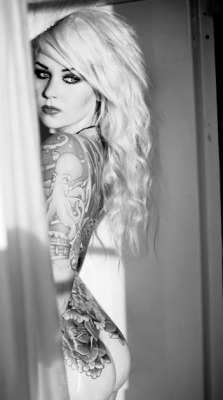 nikoburtonbass:  Great black &amp; white picture of the tattooed girl. I dont know who the tattoo artist, model and photographer are.  it´s a beautiful girl and a nic Picture