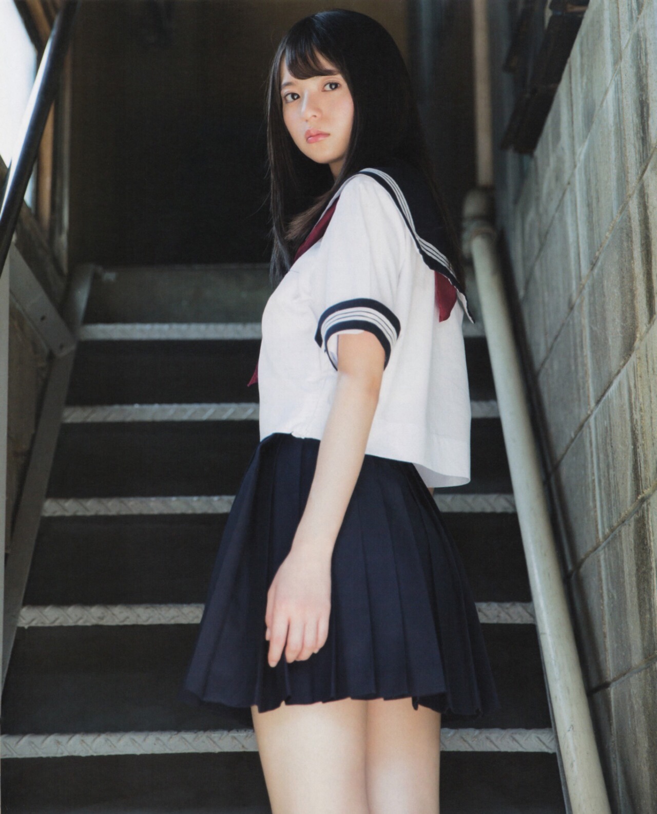 kawaii-kirei-girls-and-women:  かわいい 齋藤飛鳥 さん くびれ 美脚も