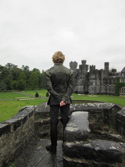 tobyregbofficial:@HairReign: King and his castle shooting in Ireland in August [x]