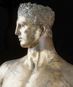 seducingeros:  Detail of bronze statue of
