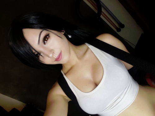 hot-cosplay-babes: Andrasta as Tifa (Final Fantasy)