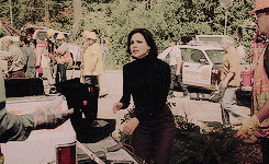 h0pe-bey0nd-the-stars:  Swanqueen + grabby hands 
