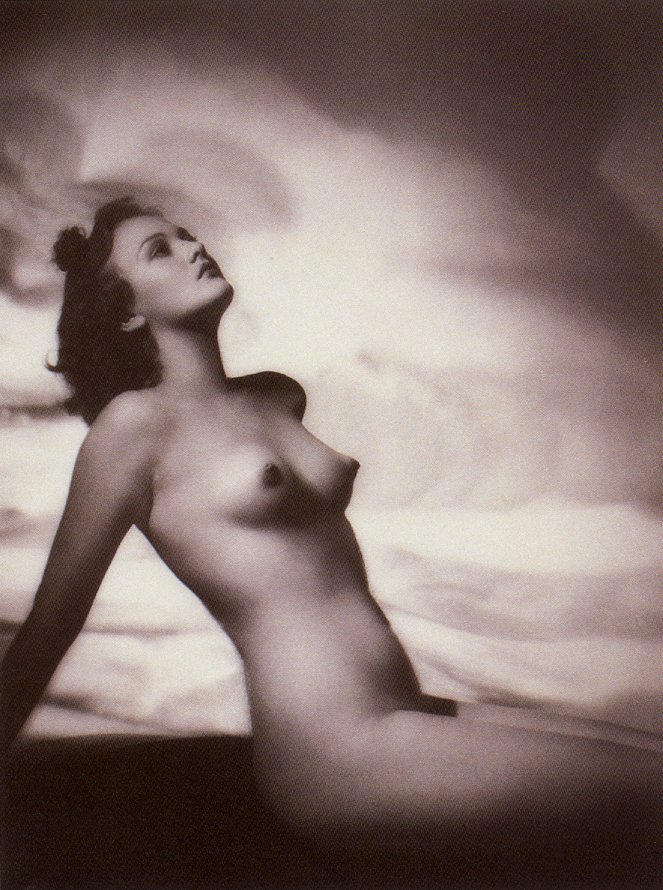 sexyinsepiatones:  tumblr batch upload bloadr.com (FB) 