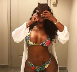 kingjazziedad:  DeliciouslySexy. Curvy. Busty'Loose.