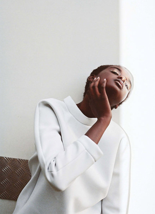 bienenkiste:  Nyadak Thot by Dakota Gordon 