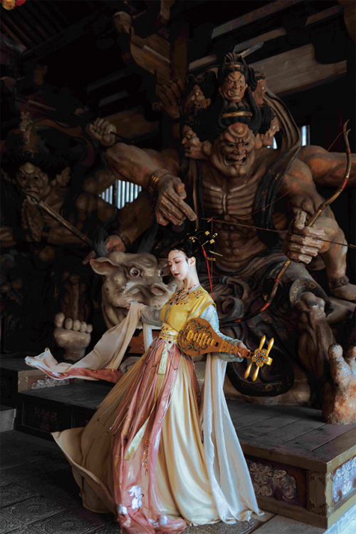 hanfugallery:Traditional Chinese hanfu by 远山黛语