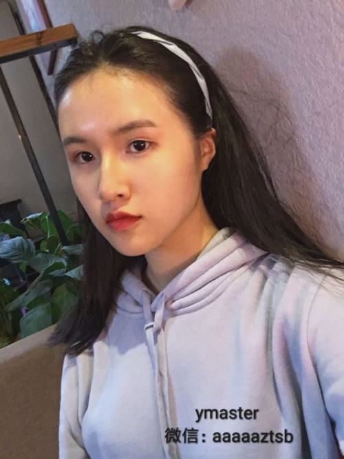 pual838: 汤友再次投稿 很多人都喜欢我这个淫贱的女友，再次露脸投稿，生活照和她的骚图一起放出，我是淫妻控，喜欢我女友的朋友可以加我微信与我交流，微信号看最后一张图 获取更多原创调教内容，教学与