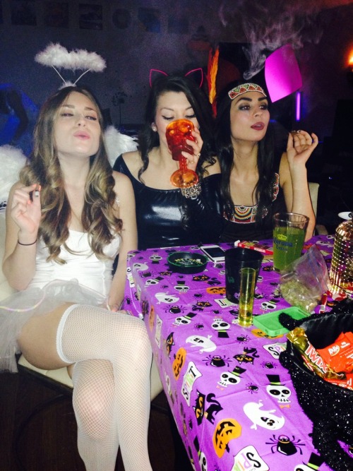 smokinjesus:  Bad girls do it well (;