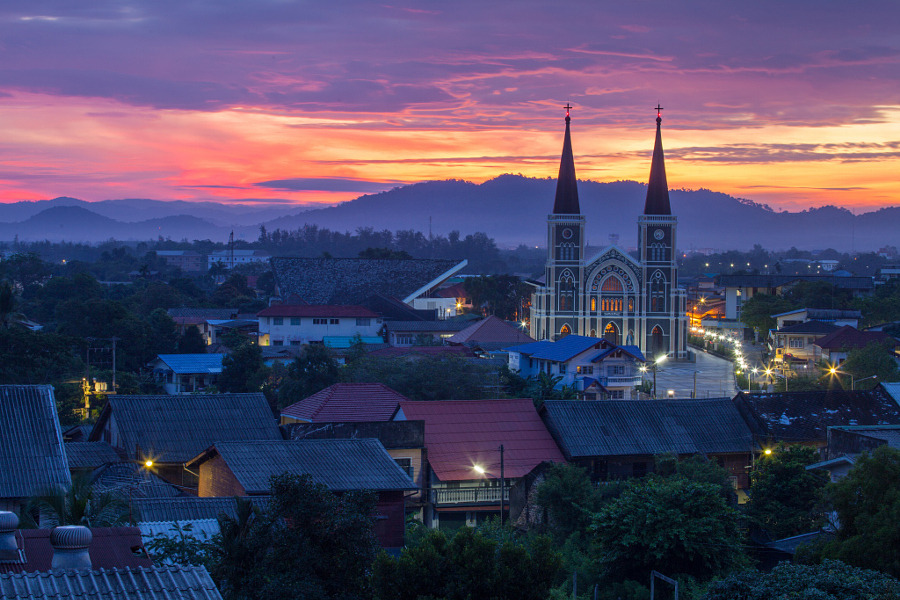 drxgonfly:    The Cathedral of Chanthaburi (by Jacky CW)