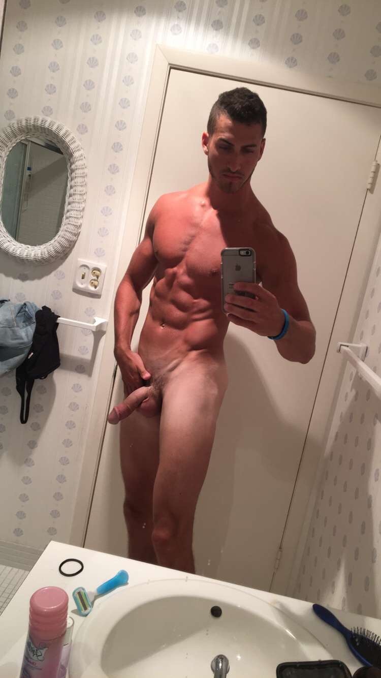 rocketthot:  princeofrails:  the-boy-toys:  Introducing Tim! Personal trainer at