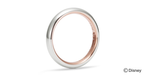 heckyeahdisneymerch:  lilyliqueur:  Enchanted Rose Wedding Bands  Oh, because the roses on the inside aren’t absolutely stunning enough. 