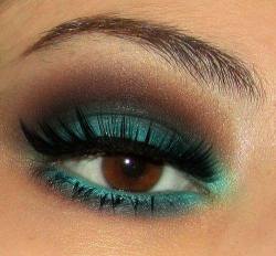 prettymakeups:  Would you wear these fine makeup looks?   Mmm this combination looks nice