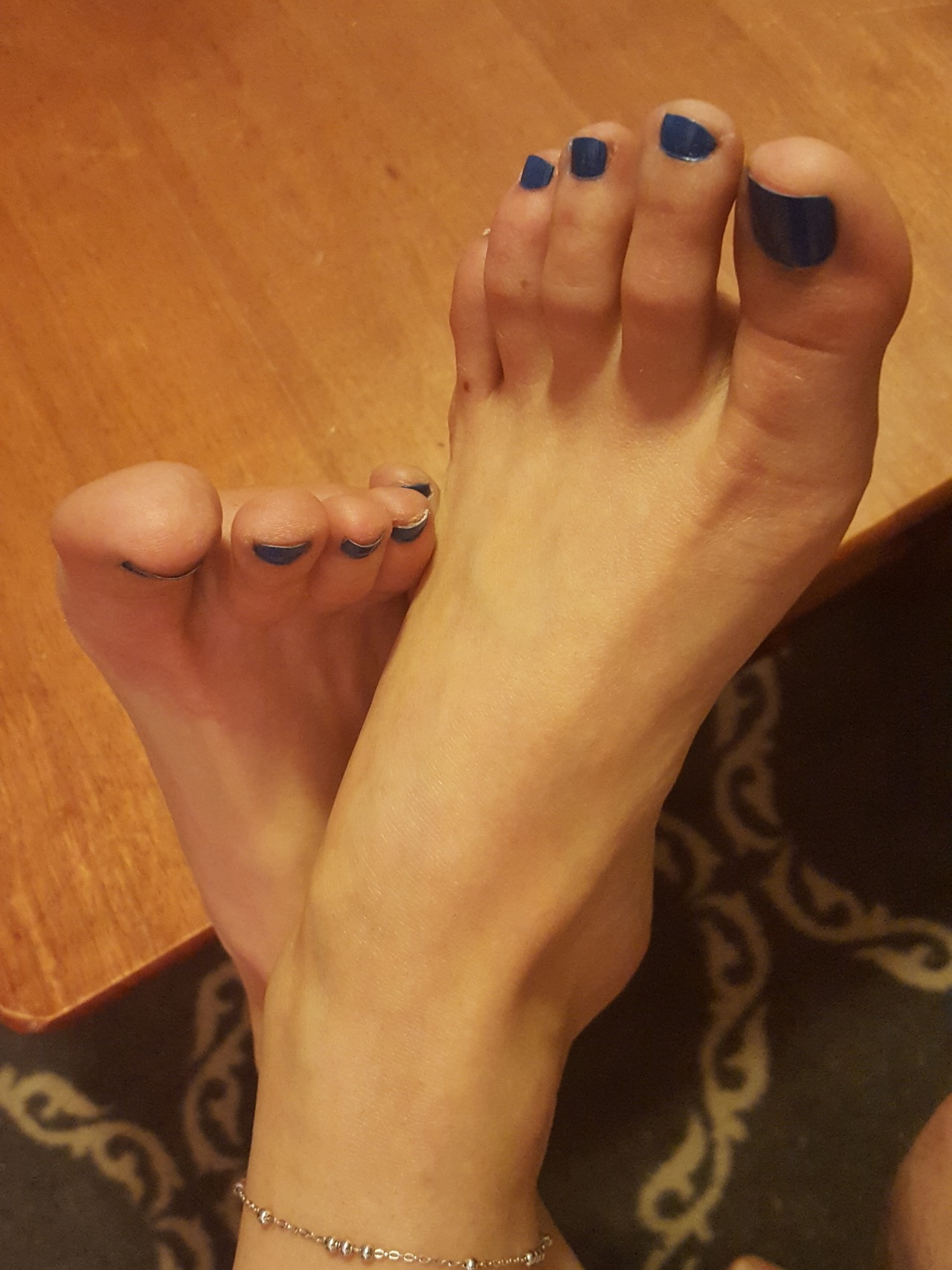 feet-smeller: snoopythatsme:   myprettywifesfeet:  A sexy close up of my pretty wifes