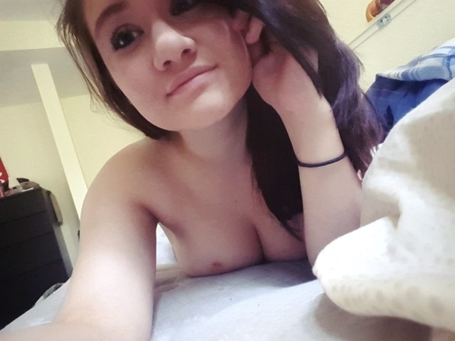 takeahitforyourdemons:  Feelin myself after work today.  