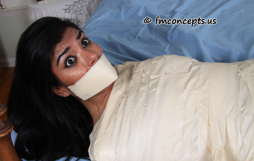 coscorella:  WrappedUpTight 108 - Shazia Sahari