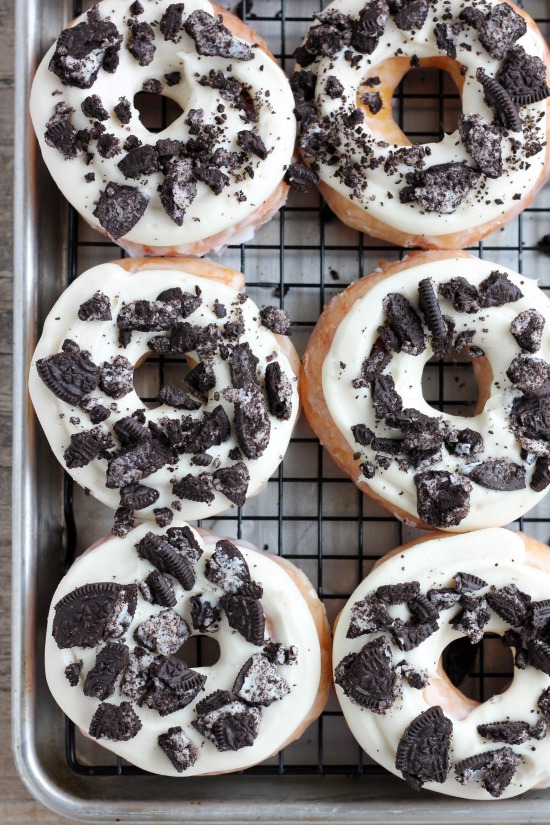 cars-food-life:  verticalfood:  Cookies and Cream Donuts (by Dessert Now Dinner Later)