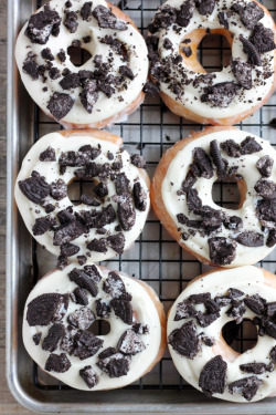 verticalfood:  Cookies and Cream Donuts (by