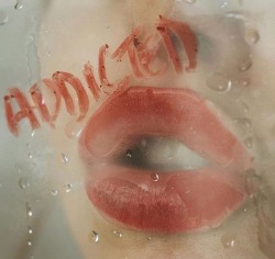 chipped-red-nail-polish:  ♦