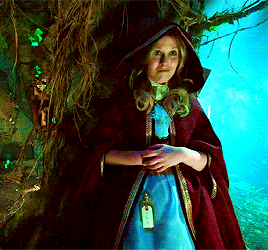 Алиса какое время года. Роуз Рейнольдс Алиса. Однажды в сказке Алиса Тилли. Алиса Джонс однажды в сказке. Робин и Алиса Джонс.