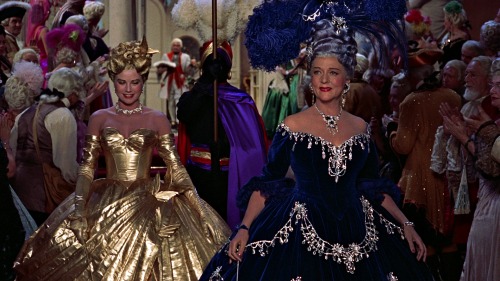 dosesofgrace:   My nerves could stand a drink. Grace Kelly and Jessie Royce Landis in To Catch A Thief (1955)  Always crazy about this dress.