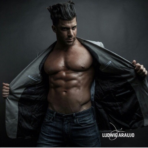 baddiebee17:  Robbie E  All the Robbie E you can handle! I&rsquo;ll admit he