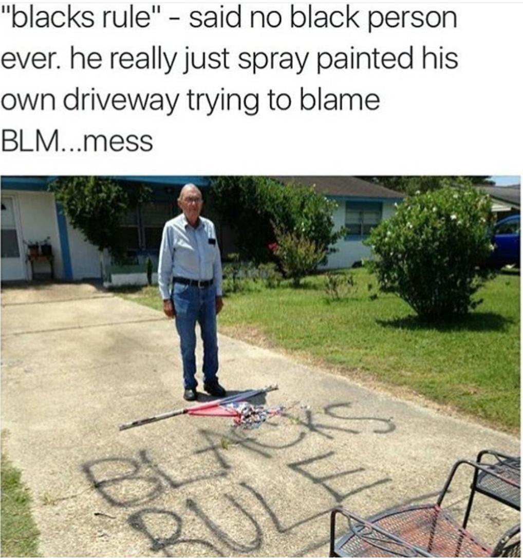 woodmeat:  lagonegirl:  Lmao why did he do that to his lawn why try and start drama?