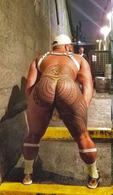 phat-booty-addict:  Sexy ass tattoo on a