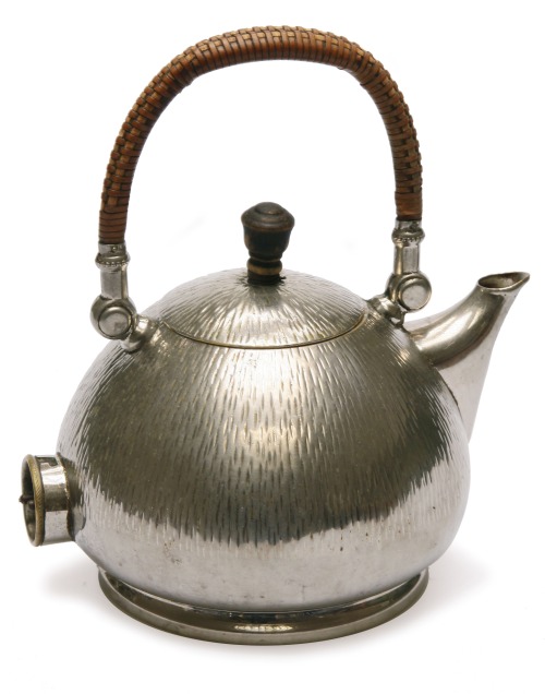 Peter Behrens, Tea kettle, 1913. AEG, Germany. Via Herr 